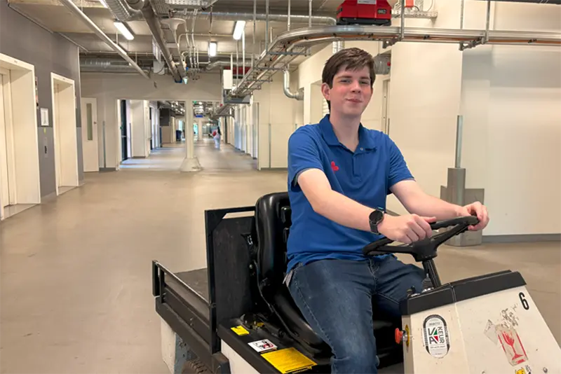Met een vso-diploma op zak werkt Bryant nu in het Jeroen Bosch Ziekenhuis